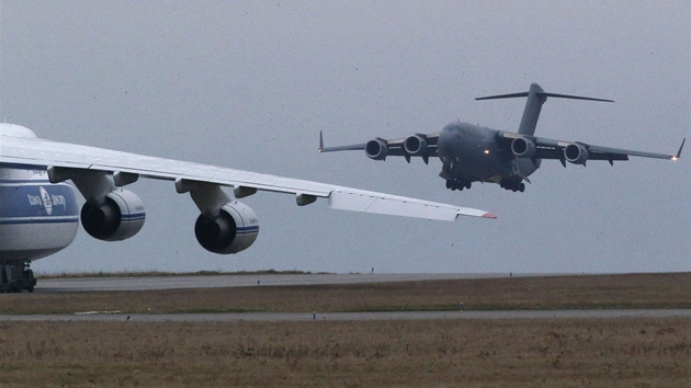 Francii pi operaci v Mali pomohla i Velk Britnie, poskytla ji nkolik letadel C17 (15. ledna 2013)