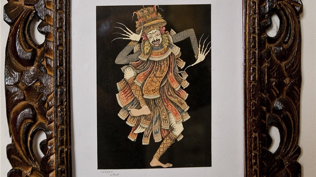 Malba z Bali ukazuje tradin tanen masky z balzovho deva.