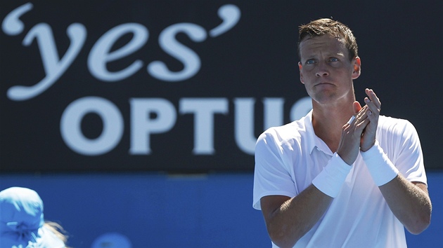 POTLESK. esk Tom Berdych oslavuje postup do druhho kola Australian Open.