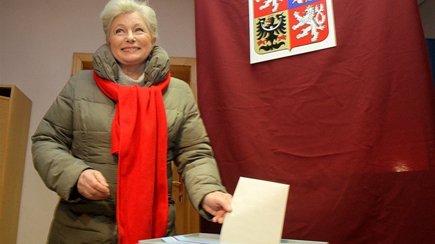 Kandidtka na prezidentku Zuzana Roithov volila na obecnm adu ve Dvorech nad Lunic na Jindichohradecku.
