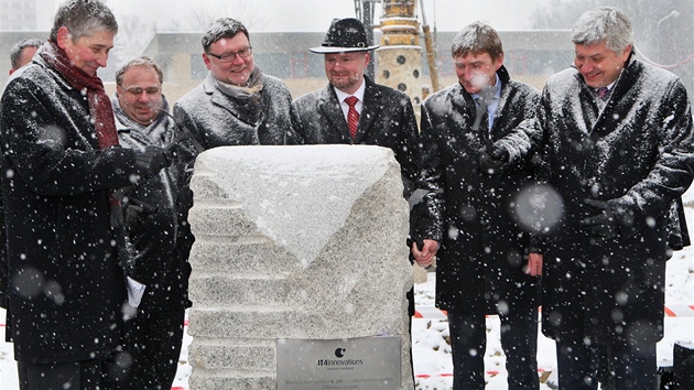 Slavnostn poklepn zkladnho kamene budovy superpotae v Ostrav (14. ledna 2013)