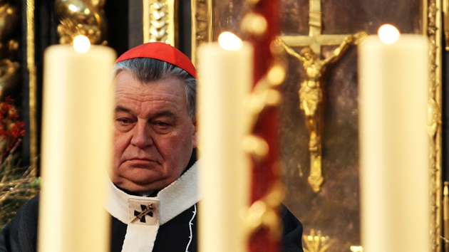 Zádušní mši za herečku Jiřinu Jiráskovou sloužil kardinál Dominik Duka (Praha, chrám Matky Boží před Týnem, 14. ledna 2013).