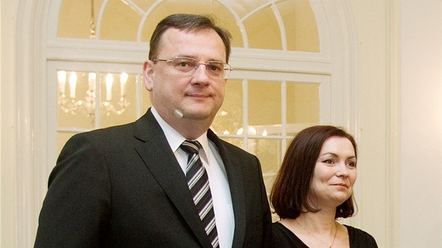 Radka a Petr Neasovi na tradinm novoronm obd s prezidentem Vclavem Klausem a jeho chot Livi. (2. ledna 2012)