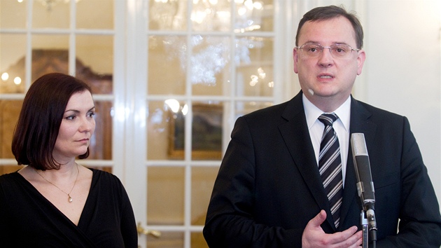 Radka a Petr Neasovi na tradinm novoronm obd s prezidentem Vclavem Klausem a jeho chot Livi. (2. ledna 2012)