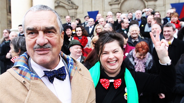 Ministra Karla Schwarzenberga přijeli do Prahy podpořit starostové z celé republiky z hnutí Starostové a nezávislí. (17. ledna 2013)