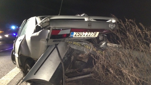 Na dlnici D8 u Veltrus se ve smru na Prahu srazilo osm aut.