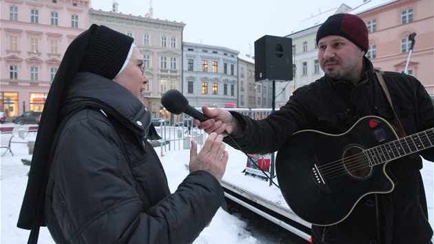 Na olomouckém protestu proti zástupcům KSČM ve vedení kraje vystoupil v pondělí 14. ledna 2013 i občanský aktivista Ziggy Horváth.