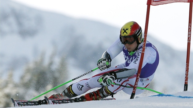 TSN U BRANKY. Marcel Hirscher z Rakouska pi obm slalomu v Adelbodenu.  