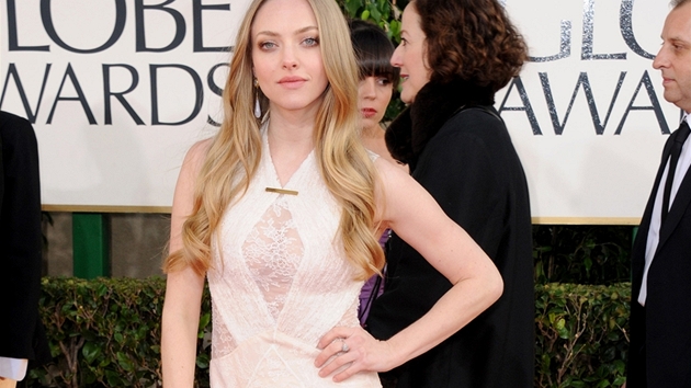 Amanda Seyfriedov v pastelov rovch atech Givenchy