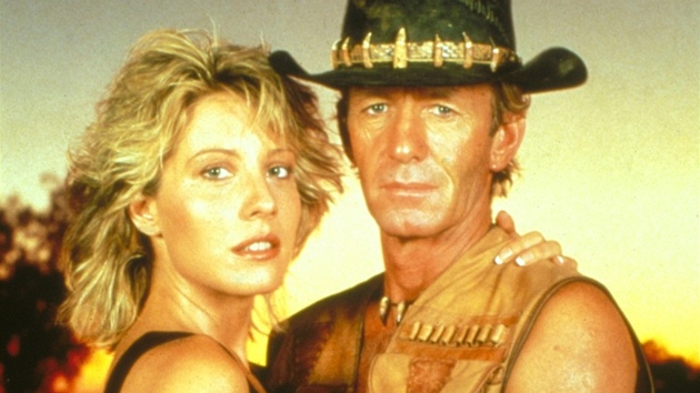Linda Kozlowski a Paul Hogan ve filmu Krokodl Dundee (1986)