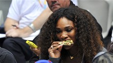 SÉGRA, JE! Americká tenistka Serena Williamsová podporuje v hlediti svou