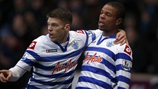 SLADKÝ DEBUT. Loic Rémy (vpravo) nastoupil zza Queens Park Rangers poprvé a