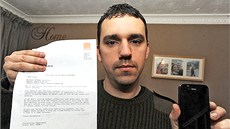 Chris Bovis s vadným iPhonem 