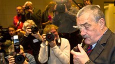 Karel Schwarzenberg ve svém volebním tábu v praském divadle Archa. (12. ledna