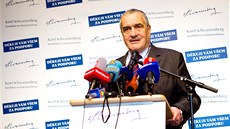 Karel Schwarzenberg pi tiskové konferenci po prvním kole prezidentských voleb.