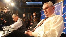 Milo Zeman a Karel Schwarzenberg se utkali v prezidentské debat ve veejnoprávním eském rozhlasu.