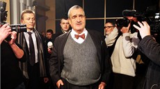 Milo Zeman a Karel Schwarzenberg se utkali v prezidentské debat ve veejnoprávním eském rozhlasu.