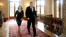 Radka a Petr Neasovi picházejí na novoroní obd s prezidentem Václavem...
