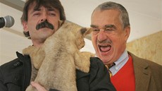 V roce 2009 Karel Schwarzenberg poktil bílého lva, který se narodil v Parku