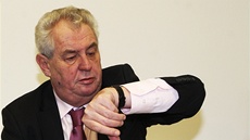 Miloš Zeman ve studiu České televize v pořadu Otázky Václava Moravce (13. ledna...