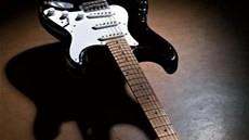 Claptonova slavná kytara Fender Stratocaster, zvaná Blackie (z knihy Chris...