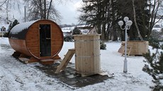 První sudová sauna v �eské republice se objevila jako sou�ást wellness zahrady