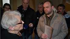 Romana Smetanu p�i�la k olomouckému okresnímu soudu podpo�it i Zdena Ma�ínová.