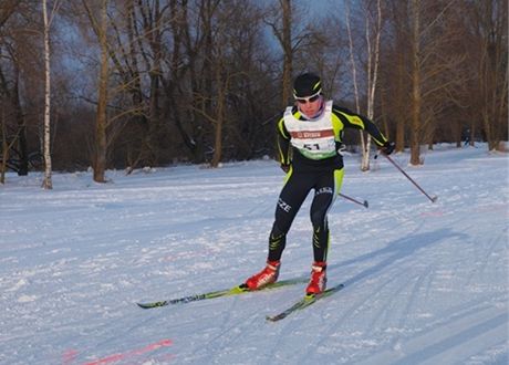 Helena Erbenov na lyaskm seku zimnho triatzlonu.