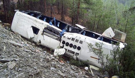 K nehod eského autobusu cestovní kanceláe Firo Tour dolo 1. záí pi návratu z výletu v horách nedaleko tureckého msta Antalya. Vech 43 cestujících bylo po nehod hospitalizováno