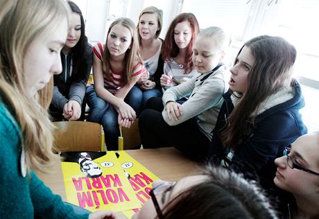 Studenti pardubického Gymnázia Daická pi debat o prezidentských kandidátech.