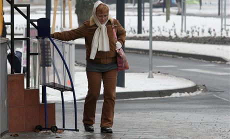 HLAVN OPATRN. Chze po ad chodník byla v pondlí moná jen s maximální