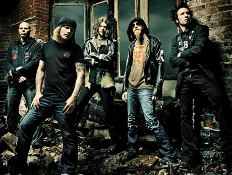 V kapele Stone Sour hrají i dva lenové Slipknot. 