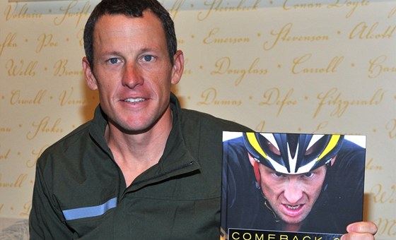Lance Armstrong pi ktu své knihy Comeback 2.0