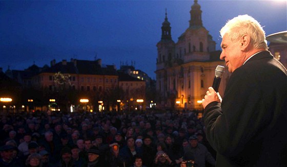 SSD se chce usmíit s Miloem Zemanem. Jako nového prezidenta, jeho zvolení volim doporuila, ho zve i na svj sjezd. A lídr SSD Sobotka íká, e strana musí pekonat desetileté trauma sporu se Zemanem.