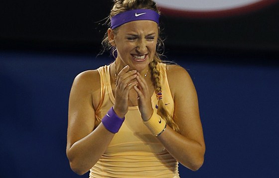 SLZY TSTÍ. Viktoria Azarenková pláe poté, co obhájila titul na Australian...