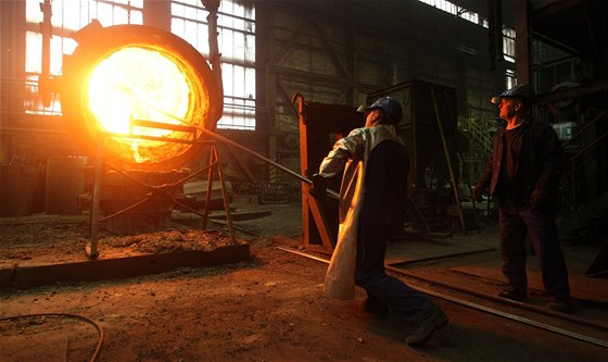 Výroba kovových odlitk ve spolenosti AS ár nad Sázavou.