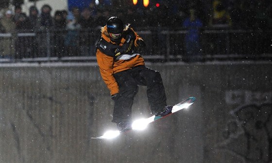 Duan Kí na mistrovství svta ve snowboardingu v kanadském Stonehamu ve