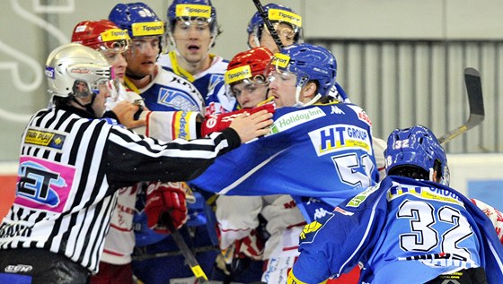 Potyka v utkání Brno - Tinec.