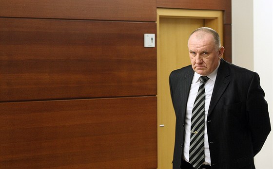 Obžalovaný exšéf liberecké policie Miroslav Dvořák u krajského soudu. 