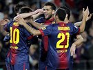 NEJLEPÍ ÚTOK V LIZE. Fotbalisté Barcelony se radují z jednoho z gól, které