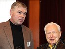 Jaroslav Palas (vlevo) a Miroslav Grégr ve volebním tábu Miloe Zemana (26.