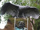 Pomník s orlicí v Dobenín nad obcí Václavice na Náchodsku
