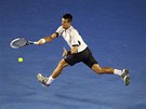 TO STÍHÁM. Novak Djokovi odehrává míek ve tvrtfinále Australian open peoti