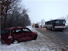 Sráka autobusu a osobního auta nedaleko Buthradu (24. ledna 2013)