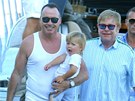 David Furnish, Elton John a jejich syn Zachary (2. srpna 2012)