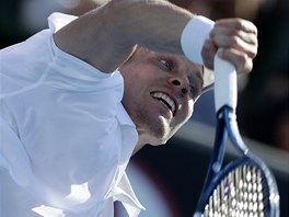 SERVIS. Tom Berdych na podn proti Kevinu Andersonovi.