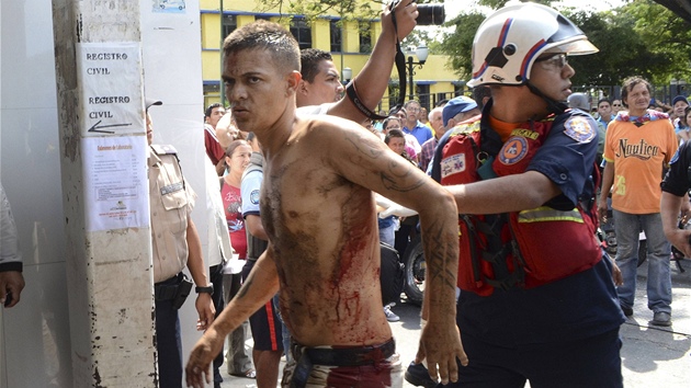 Zsah policie ve venezuelsk vznici Uribana (26. ledna 2014)