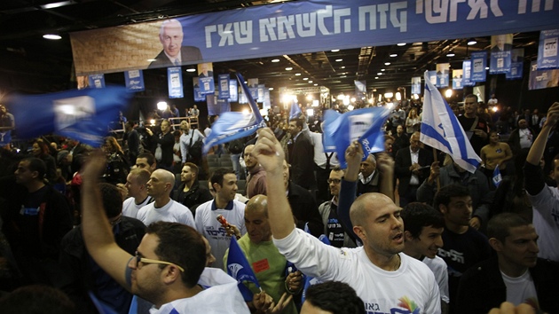lenov Likudu oslavuj vtzstv v sdle strany v Tel Avivu.