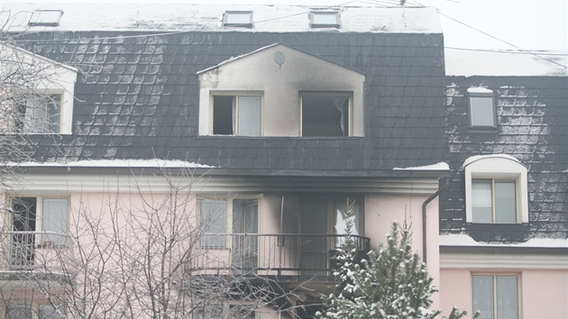 Pi poru domu s peovatelskou slubou v Pboe na Novojinsku zahynuli dva lid. (21. ledna 2013)