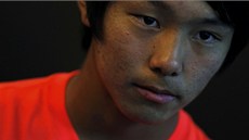 HLUCHÝ TENISTA. Korejský mladík Duck Hee Lee od narození nesly�í, p�esto hraje